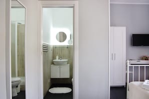Standard Double or Twin Room, 1 Bedroom | Bathroom | Shower, free toiletries, hair dryer, towels