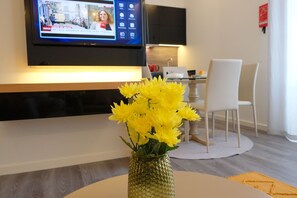 32-吋平面電視、有線頻道、電視