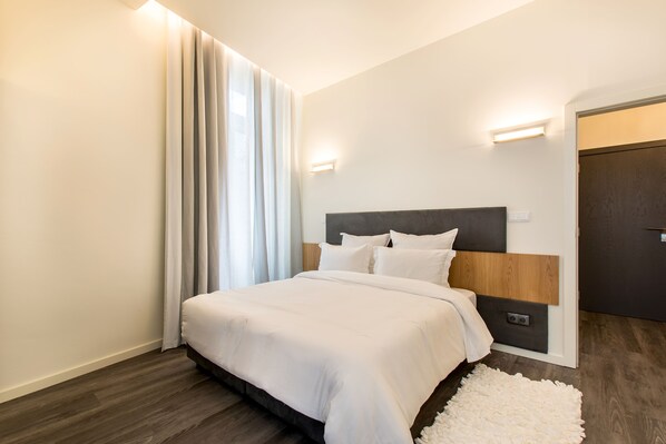 Appartement, 2 chambres | Bureau, système d’insonorisation, fer et planche à repasser