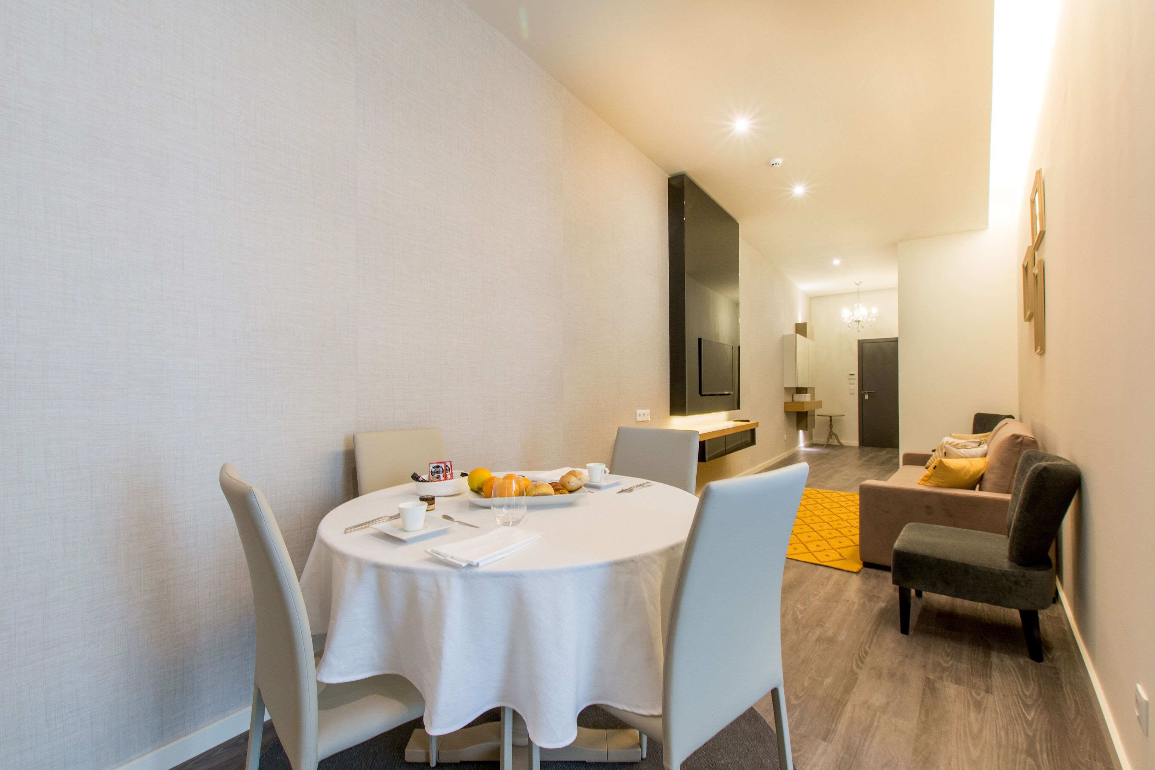 32 吋平面電視連有線電視頻道、電視