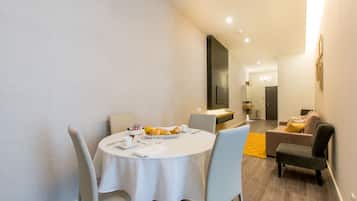 32-inch flat-screen TV with cable channels, TV