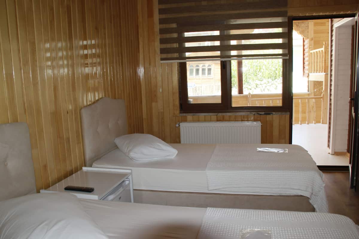 Economy Triple Room | Kalis bunyi, Wi-fi percuma, cadar katil