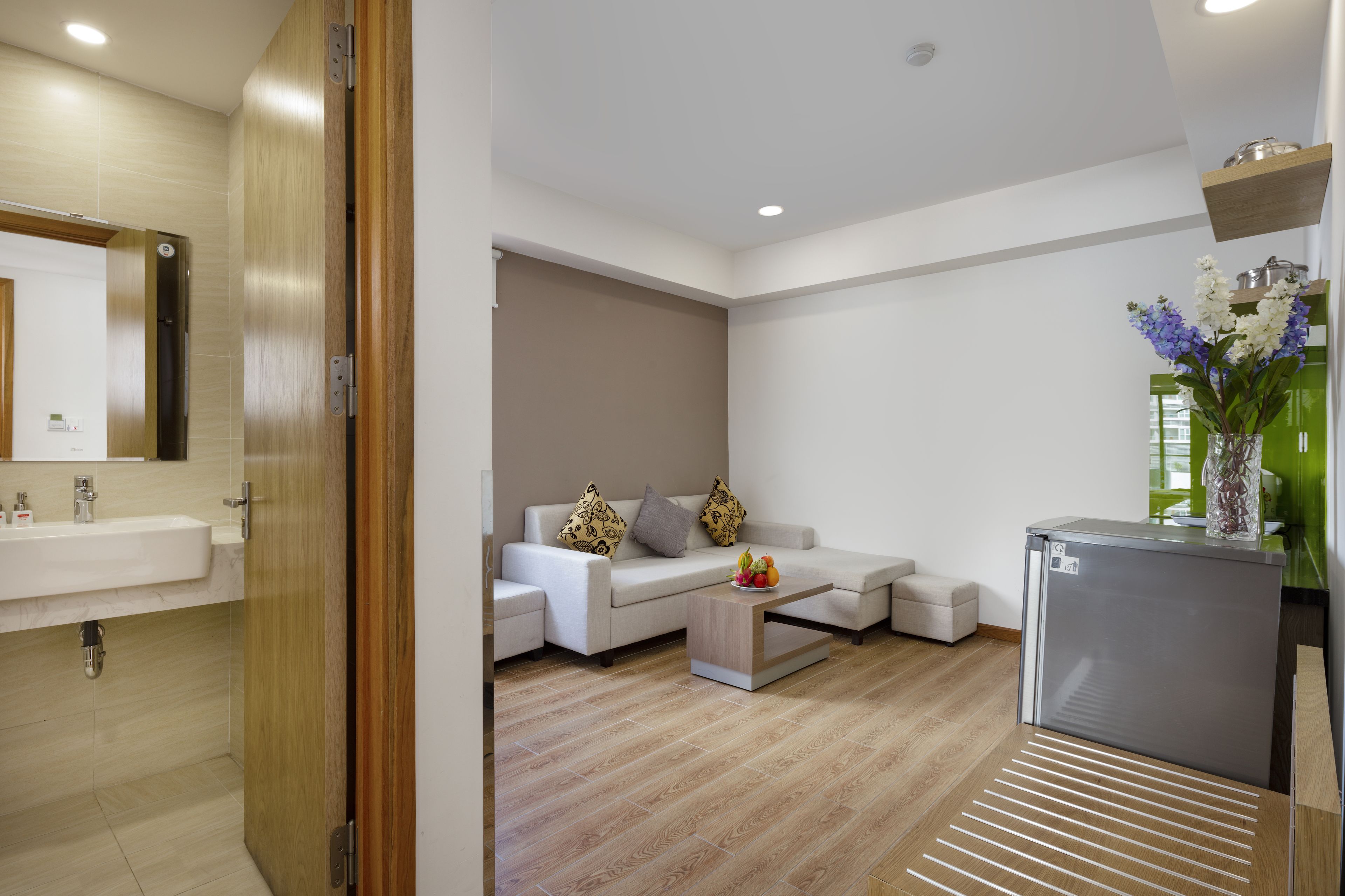 ale family luxury city view with balcony | bathroom | shower, free toiletries, hair dryer, bathrobes