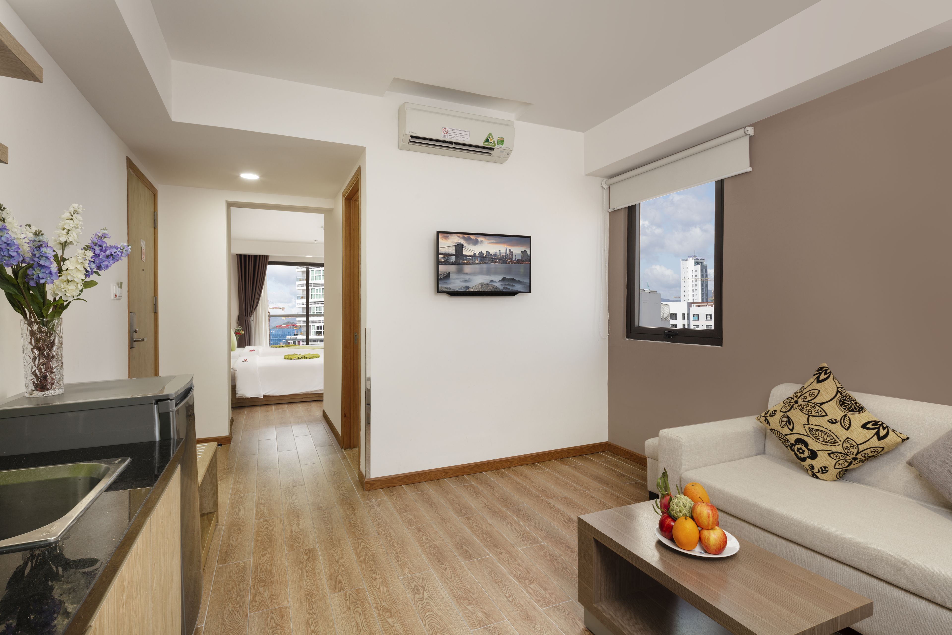 ale family luxury city view with balcony | premium bedding, minibar, in-room safe, desk