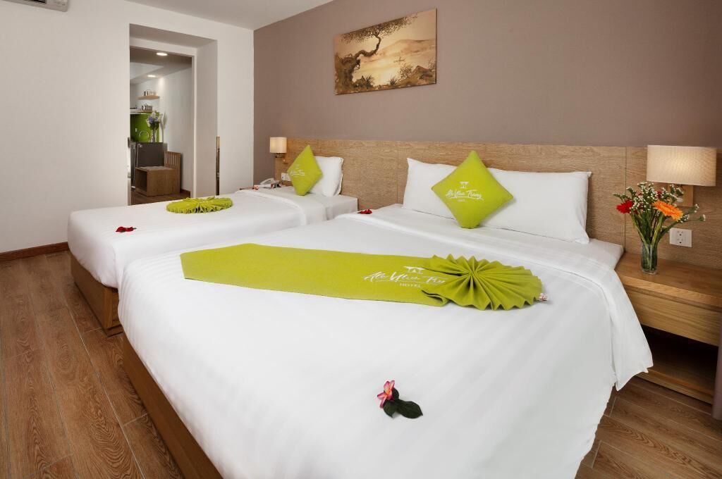 Sengetøy av topp kvalitet, minibar, safe på rommet og skrivebord