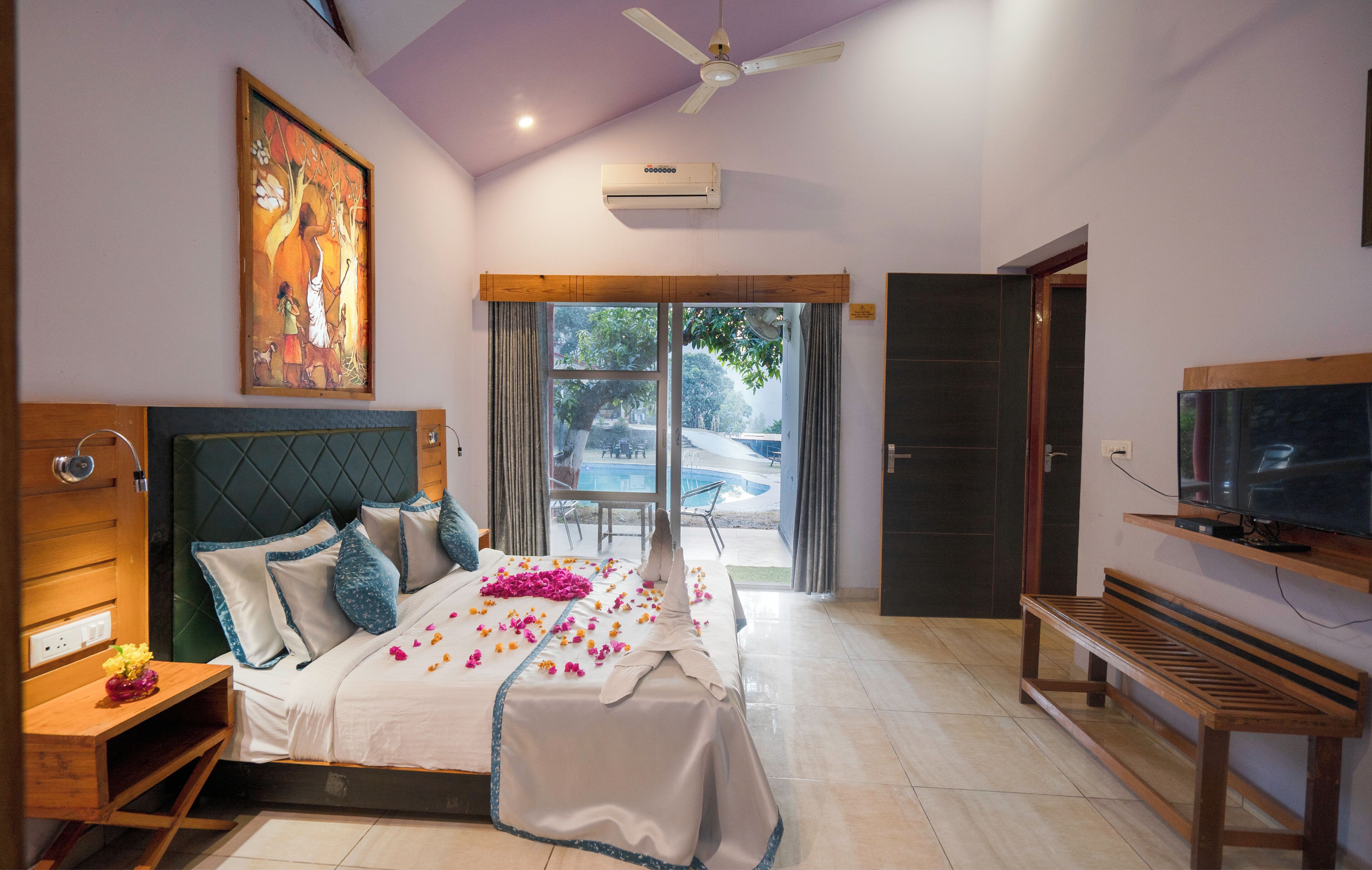 Egyptian cotton sheets, premium bedding, Select Comfort beds, minibar