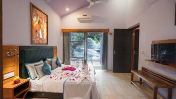 Egyptian cotton sheets, premium bedding, Select Comfort beds, minibar