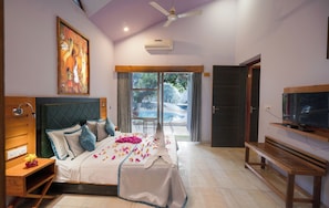 Egyptian cotton sheets, premium bedding, Select Comfort beds, minibar