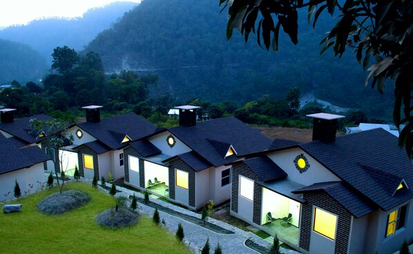 ملاءات من القطن المصري وأغطية فراش متميزة وأسرّة سليكت كومفورت وميني بار