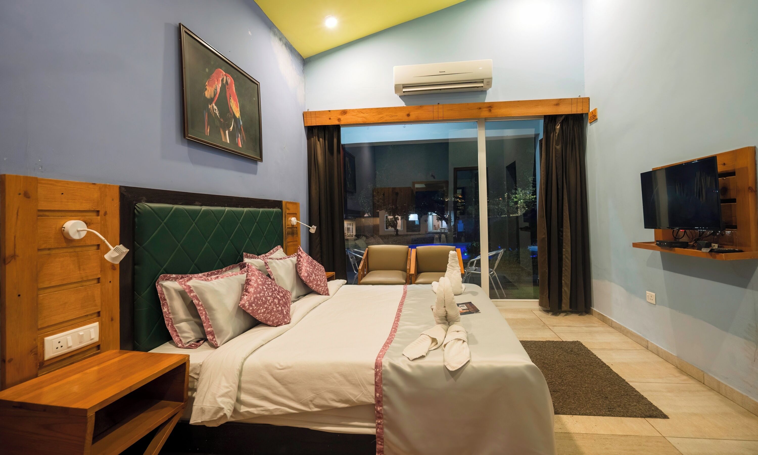 Presidential Suite | Egyptian cotton sheets, premium bedding, Select Comfort beds, minibar