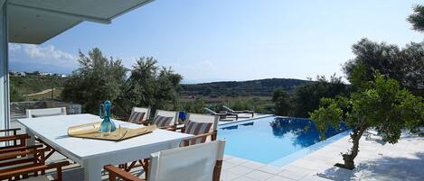 Deluxe Villa | Terrace/patio