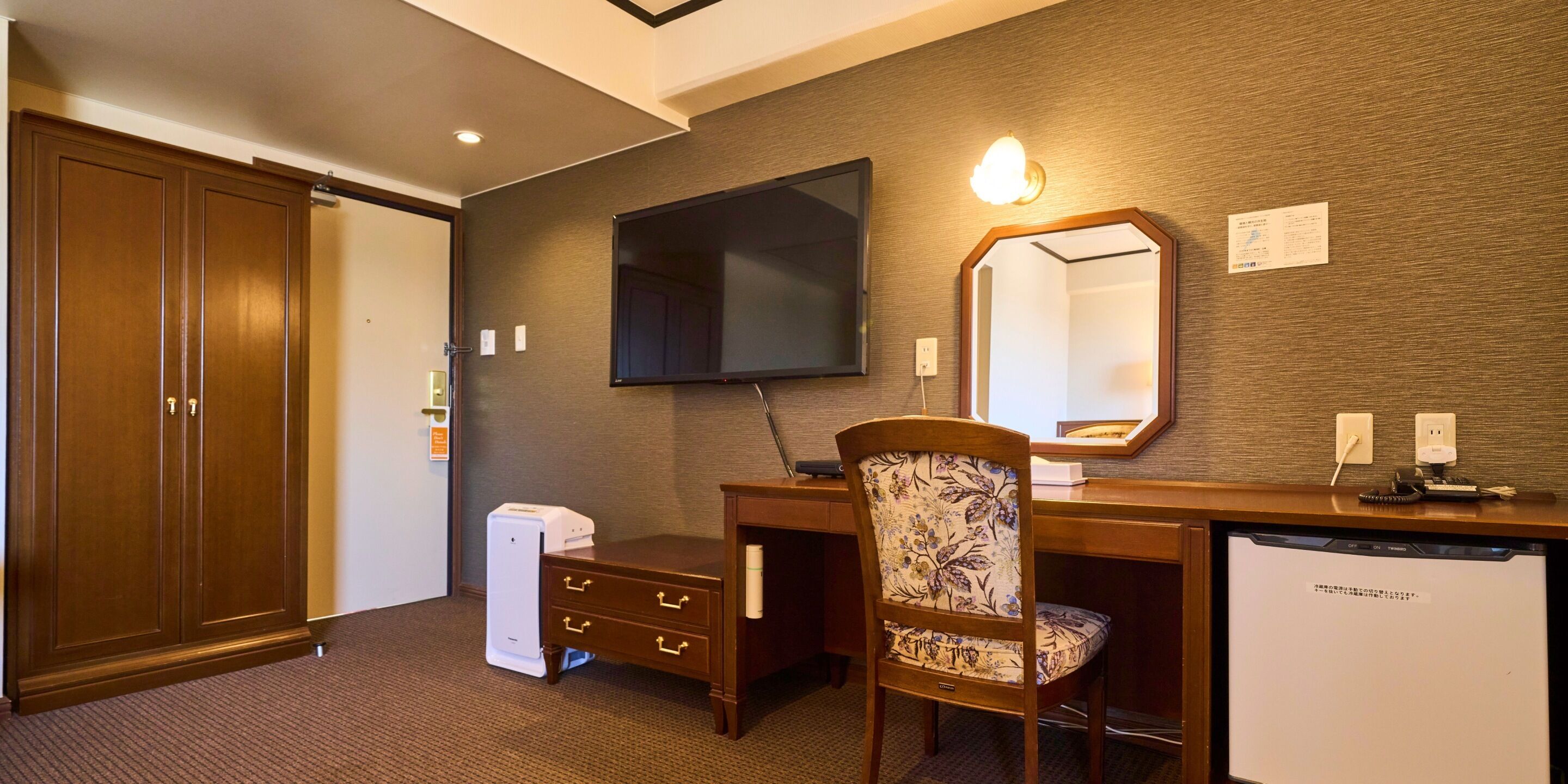 royal twin room | desk, iron/ironing board, free wifi, bed sheets