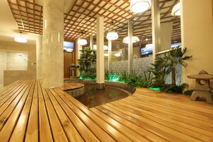 Sauna, bañera de hidromasaje, baño turco, masajes de tejido profundo 