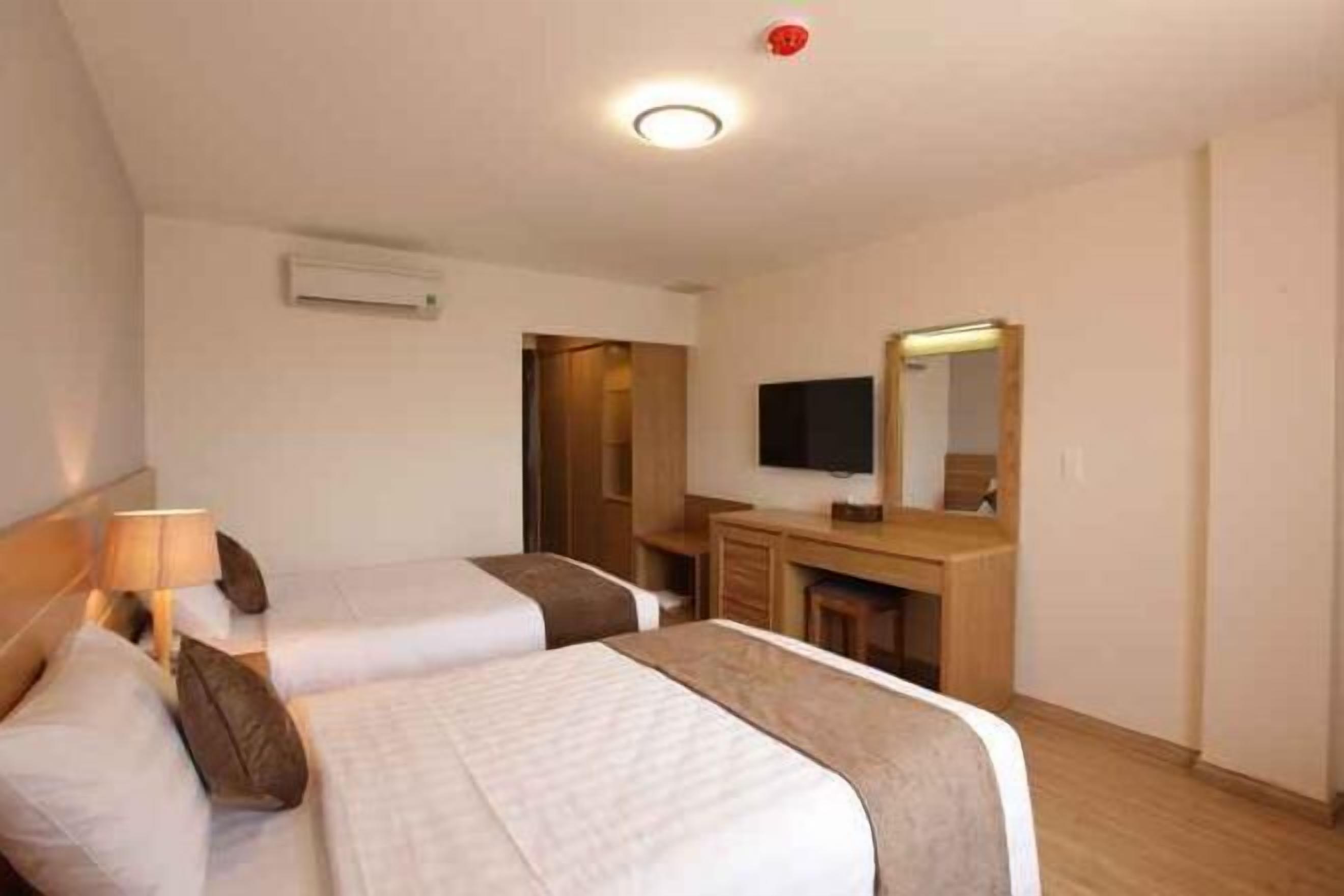 Minibar, in-room safe, desk, free WiFi