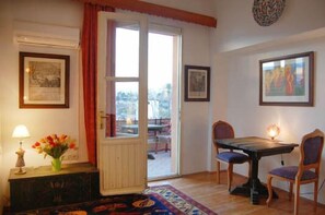 Suite, Sea View | Living area - Villa Tulipan (Antalya)