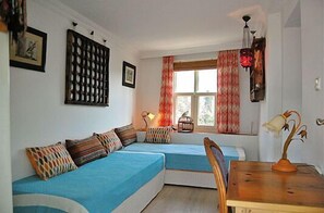 Quarto casal ou duplo, vista para o mar | Área de estar