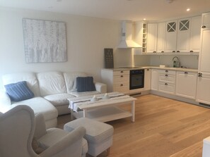 Deluxe Apartment, 2 Bedrooms | Private kitchen | Fridge, microwave, oven, stovetop