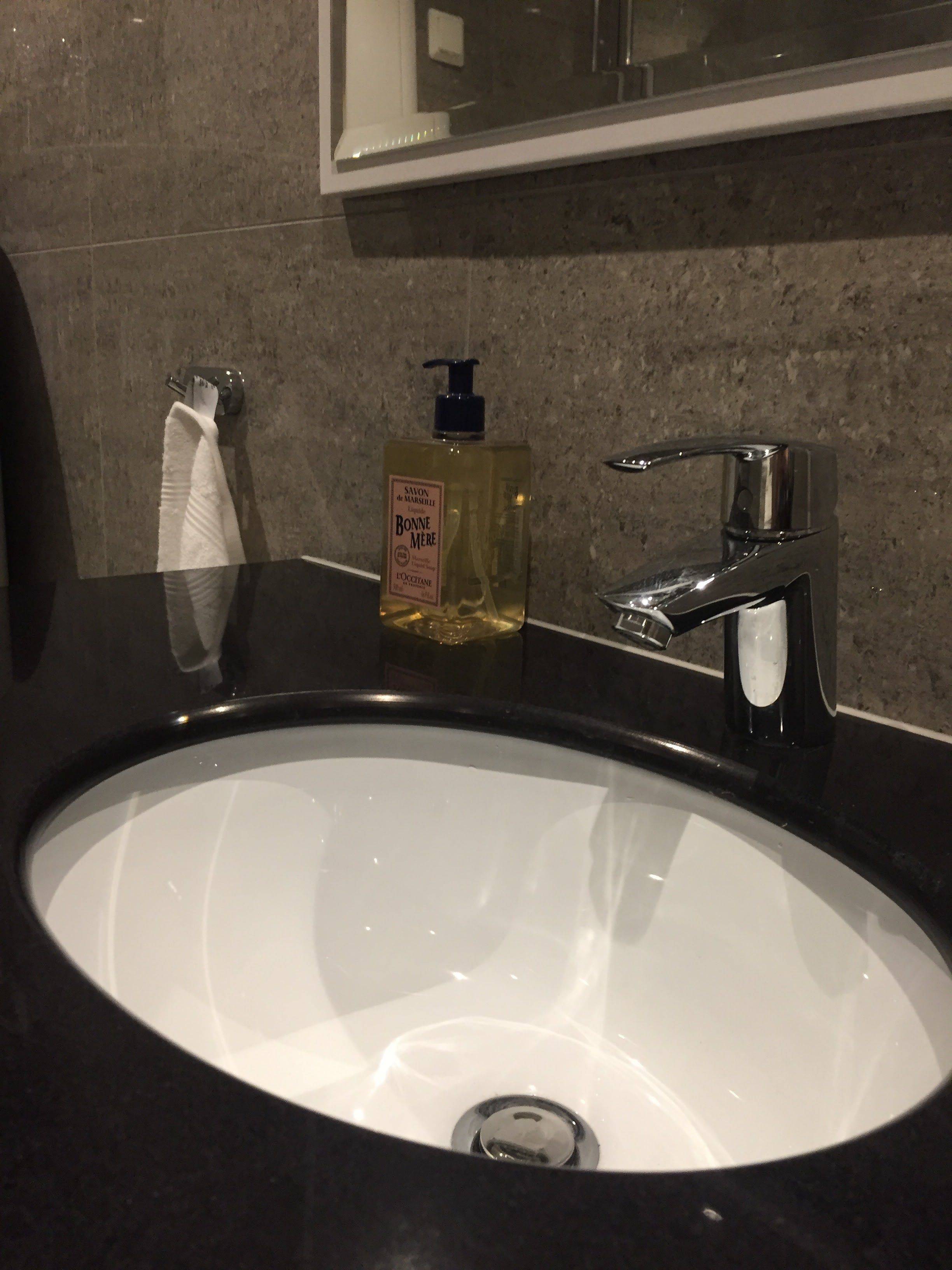 Bathroom sink