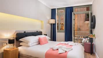 Deluxe Double Room, Balcony | Minibar, in-room safe, desk, blackout drapes