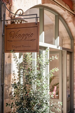 Front of property - Viaggio Elegant Rooms (Chania)
