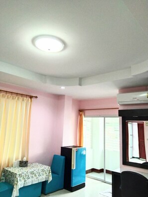 Standard Double Room | Desk, blackout curtains, free WiFi, bed sheets - OYO 75399 Choktipparat Place (Udon Thani)