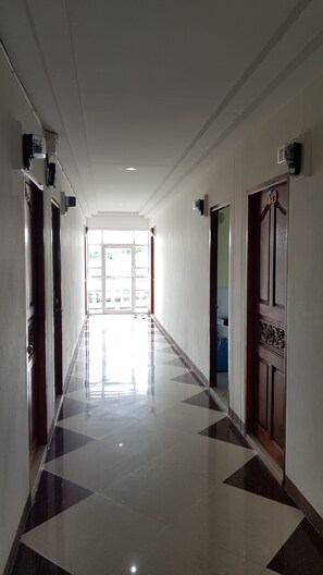 Hallway - OYO 75399 Choktipparat Place (Udon Thani)