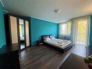 Desk, iron/ironing board, free cots/infant beds, free WiFi - Iceberg Hotel (Samokov)