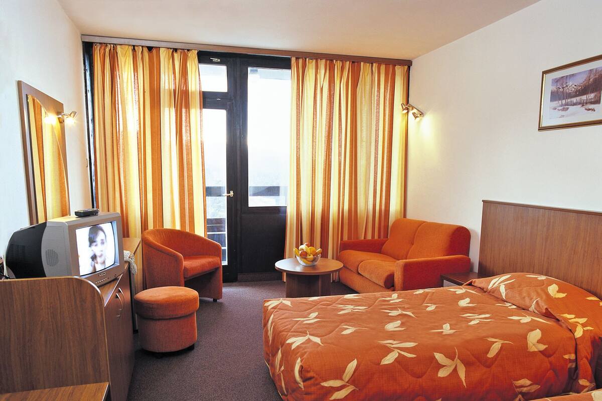 Standard Double Room, (Balcony upon availability) | مكتب ومكواة/لوح كي وأسرّة أطفال/رضّع (مجانًا) وواي فاي مجانًا