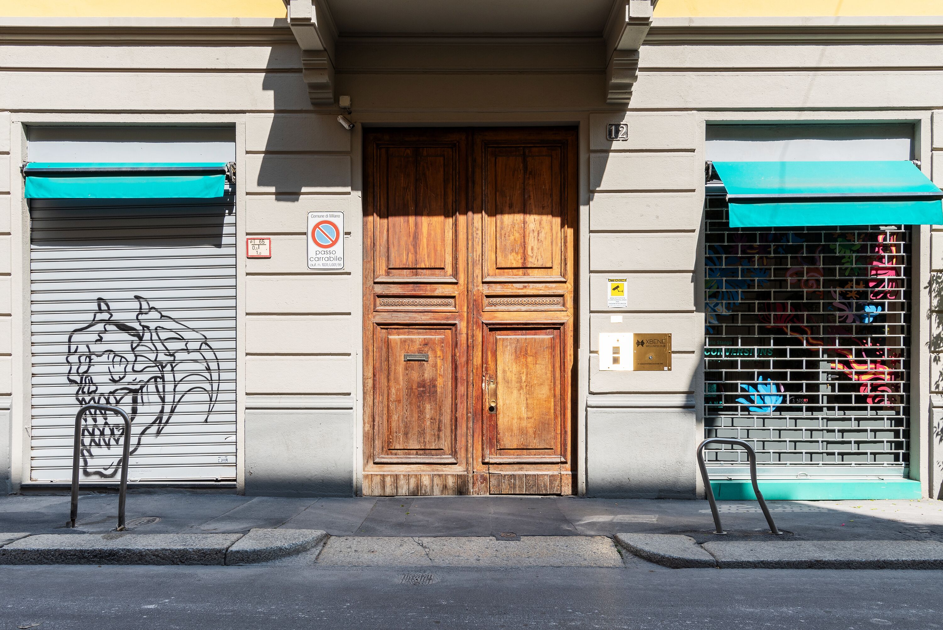 Vista frontal de la propiedad