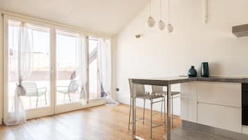 Apartamento, 2 habitaciones, 2 baños | Cocina privada | Frigorífico, horno, placa de cocina y lavavajillas