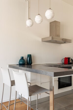 Apartment, 2 Bedrooms, 2 Bathrooms | Private kitchen