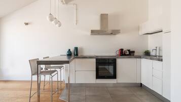 Apartment, 2 Bedrooms, 2 Bathrooms | Private kitchen