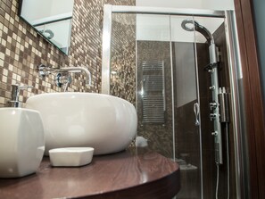 Dreibettzimmer | Badezimmer