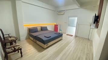 Double Room | Desk, iron/ironing board, free WiFi, bed sheets
