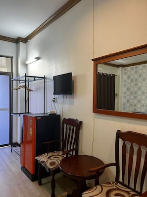 Familien-Dreibettzimmer, Balkon | 1 Schlafzimmer, Schreibtisch, Bügeleisen/Bügelbrett, kostenloses WLAN