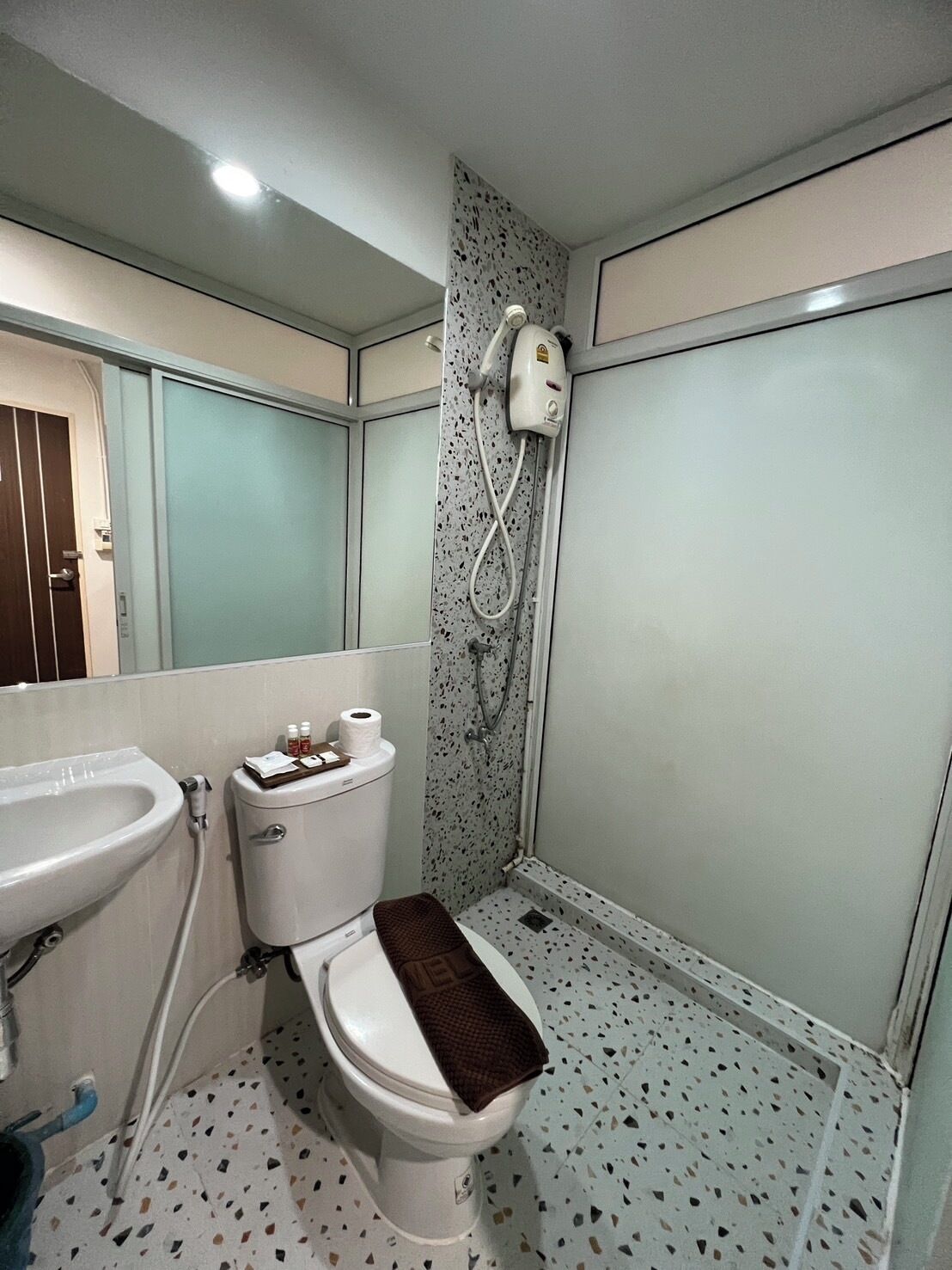 Twin Room | Bathroom