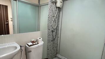 Twin Room | Bathroom