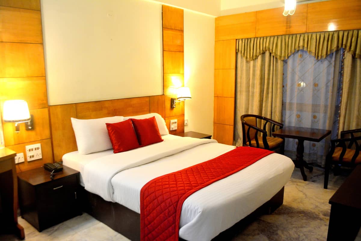 Premium bedding, in-room safe, desk, soundproofing