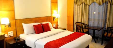 Executive Room, 1 Queen Bed, Smoking