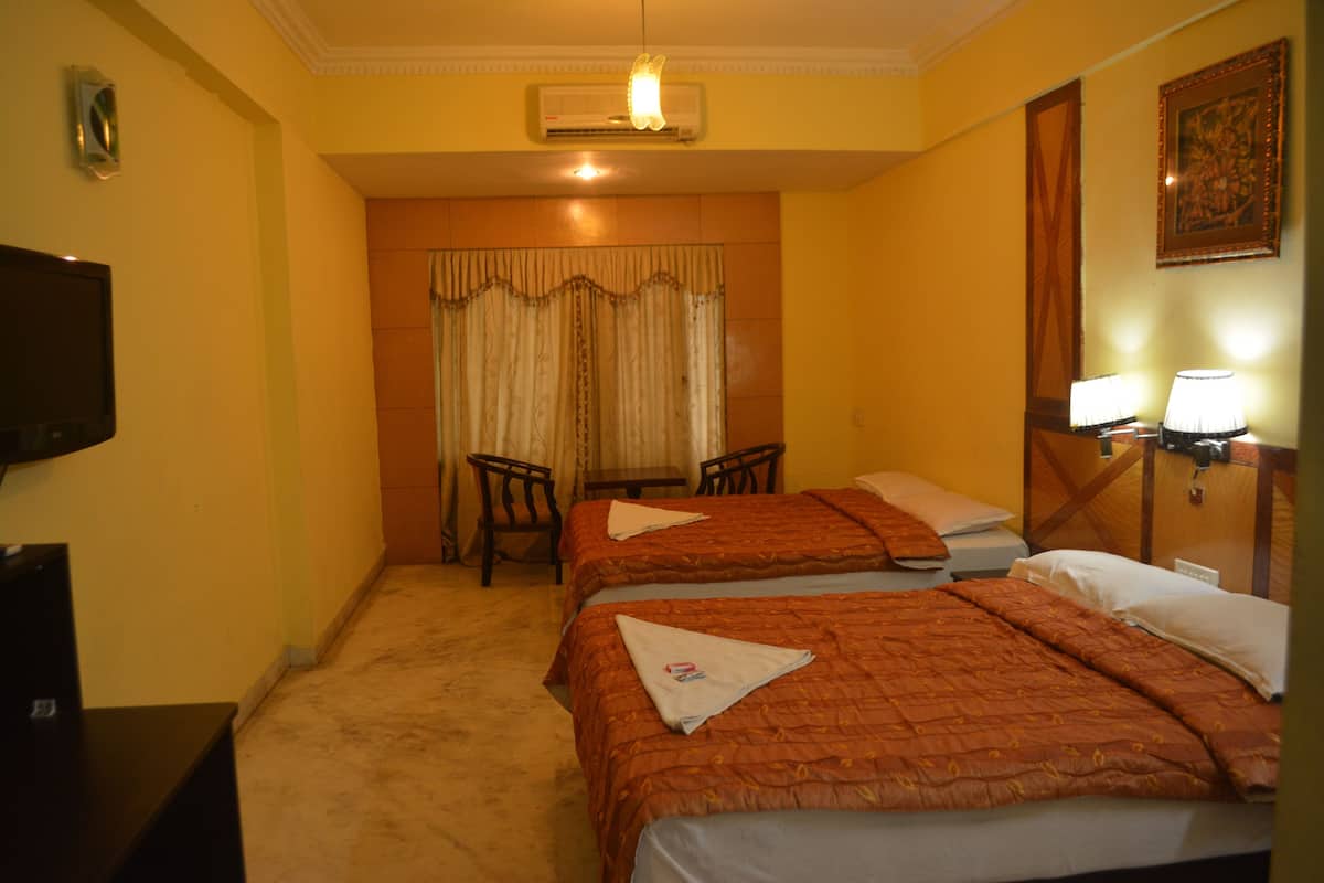 Premium bedding, in-room safe, desk, soundproofing