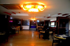 含每日吃到飽早餐