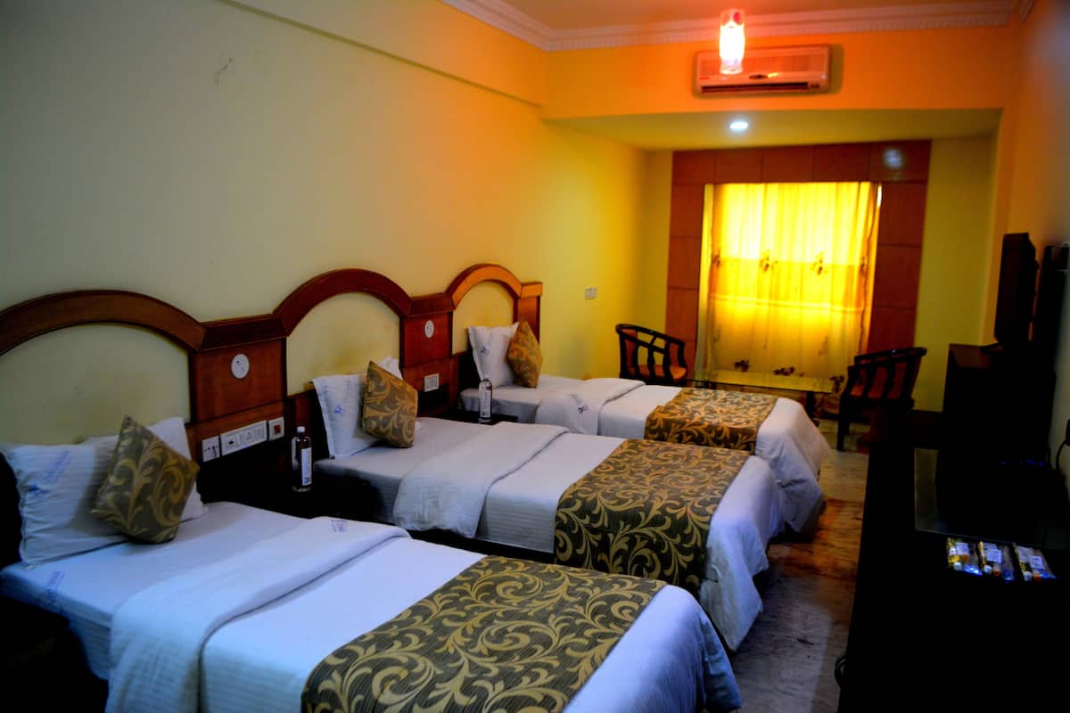 Premium bedding, in-room safe, desk, soundproofing