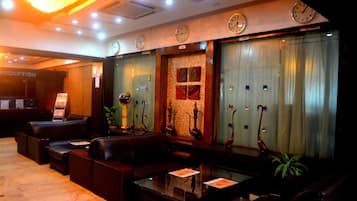 Lobby lounge