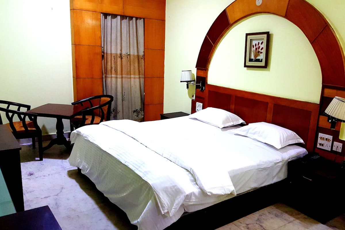 Premium bedding, in-room safe, desk, soundproofing