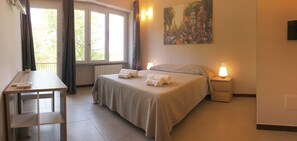 Deluxe Double Room | Desk, soundproofing, free WiFi, bed sheets
