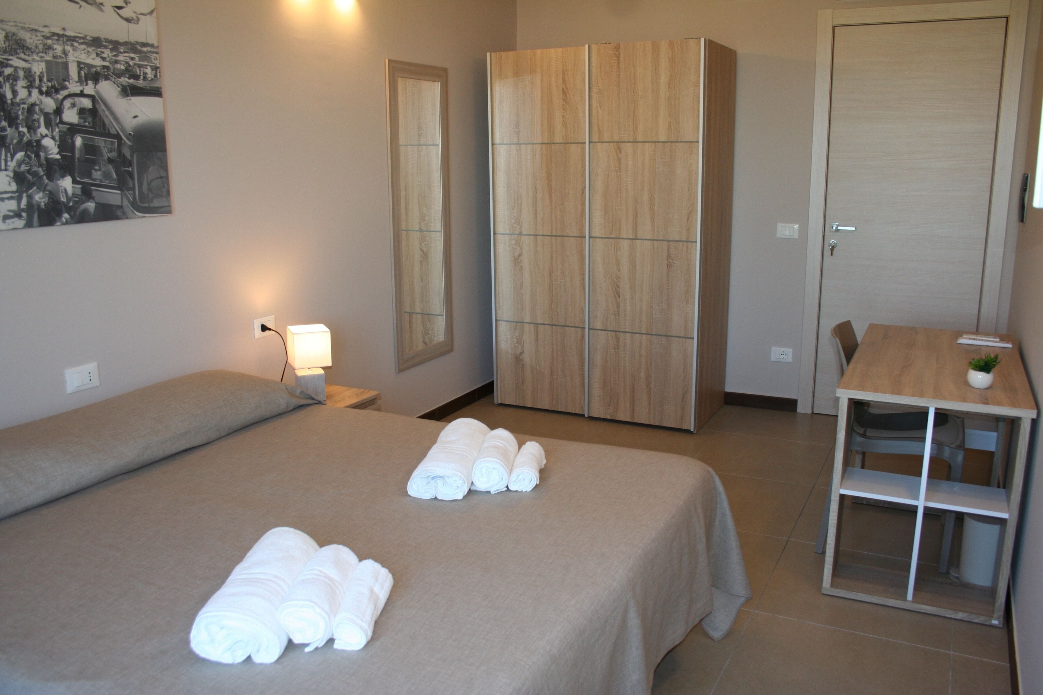 Doppia Deluxe | Una scrivania, insonorizzazione, Wi-Fi gratuito, lenzuola