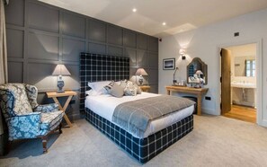 Family Room (Deluxe) | Desk, iron/ironing board, rollaway beds, free wired internet