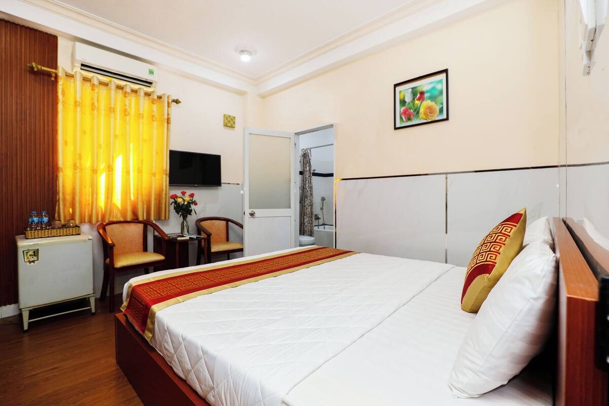 Phòng đôi Deluxe | Bộ đồ giường cao cấp, minibar, bàn