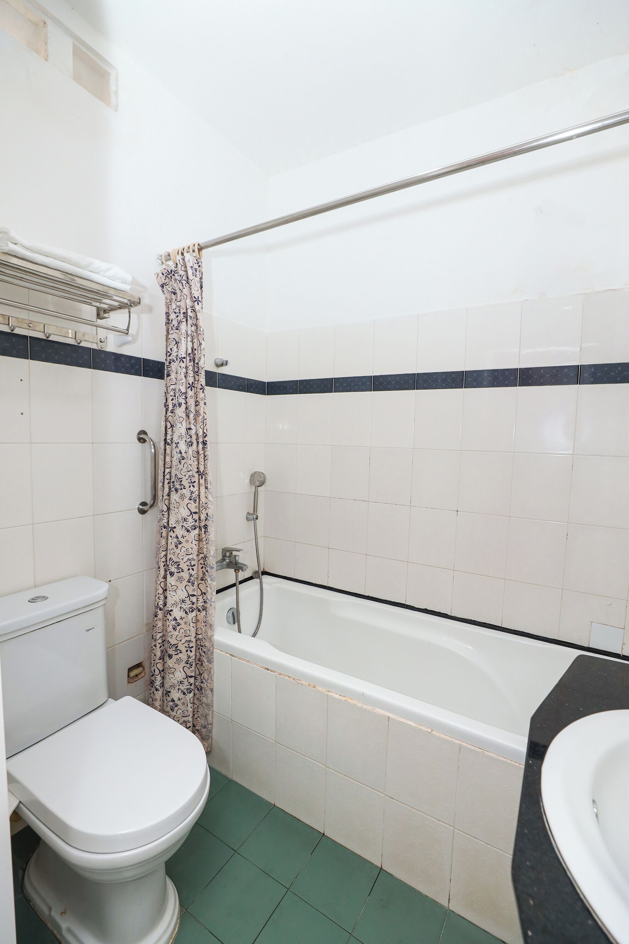 华丽双人房 | 浴室 | 淋浴/盆浴组合、深泡浴缸、免费洗浴用品、吹风机