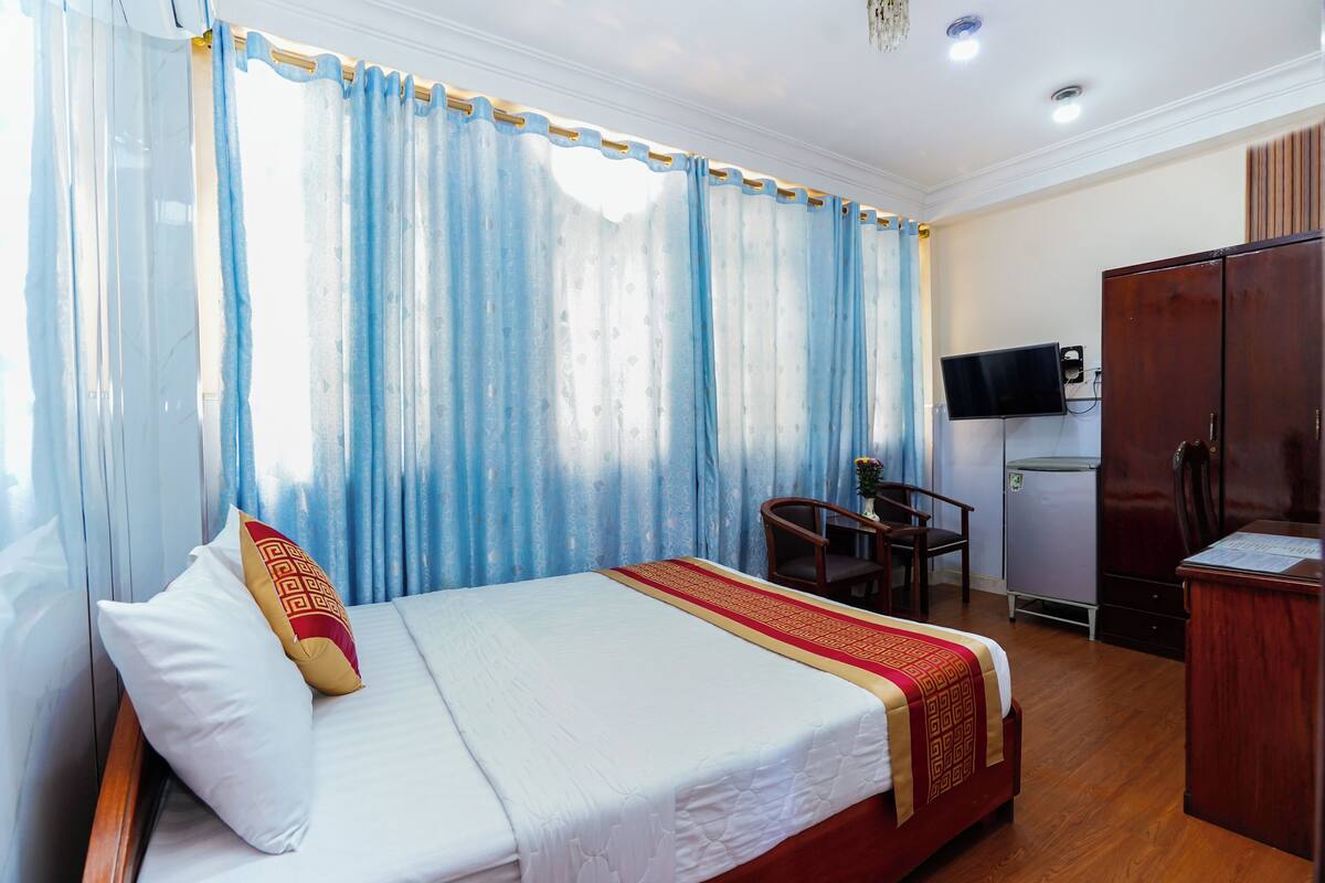 VIP Room, City View | Bộ đồ giường cao cấp, minibar, bàn